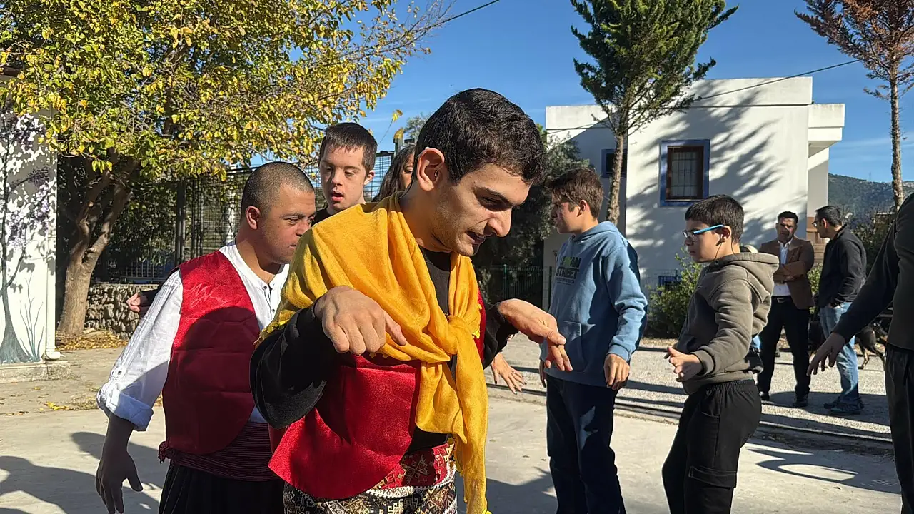 Kas hastası Can, sanatla ve sosyal etkinliklerle hayata tutunuyor