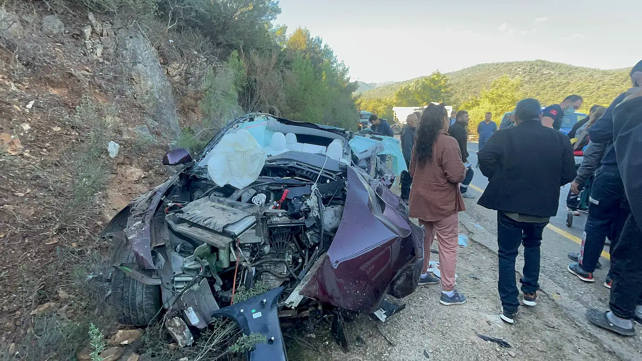 Harfiyat tırı otomobille çarpıştı 2 yaralı