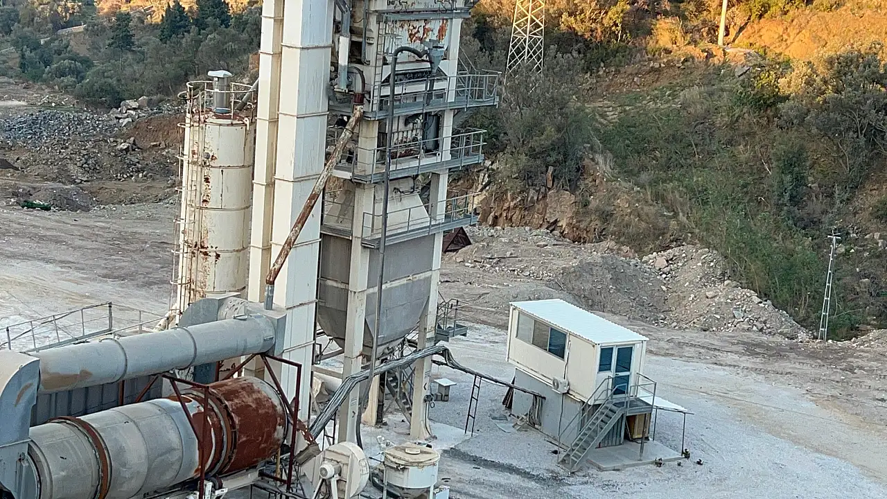 Dere yatağındaki şantiye merak uyandırdı: ÇED ve Ruhsat var mı?