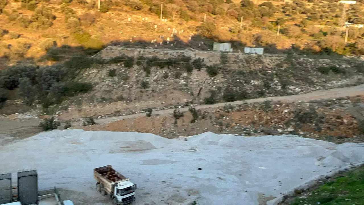 Dere yatağındaki şantiye merak uyandırdı: ÇED ve Ruhsat var mı?