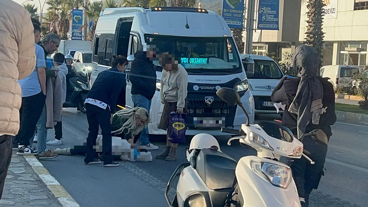 Karşıdan karşıya geçen yayaya motosiklet çarptı