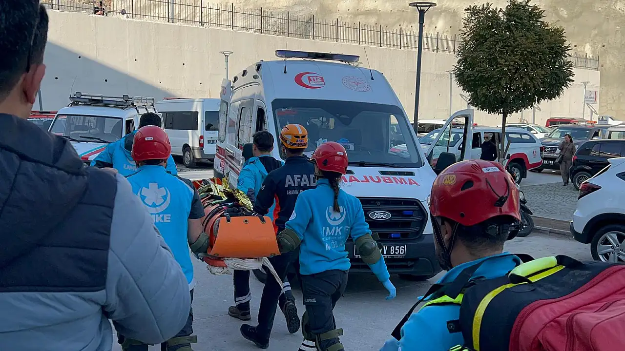 Bodrum Devlet Hastanesi'nde deprem ve yangın senaryolu tatbikat gerçekleştirildi: ekipler afet anlarına hazırlıklarını pekiştirdi