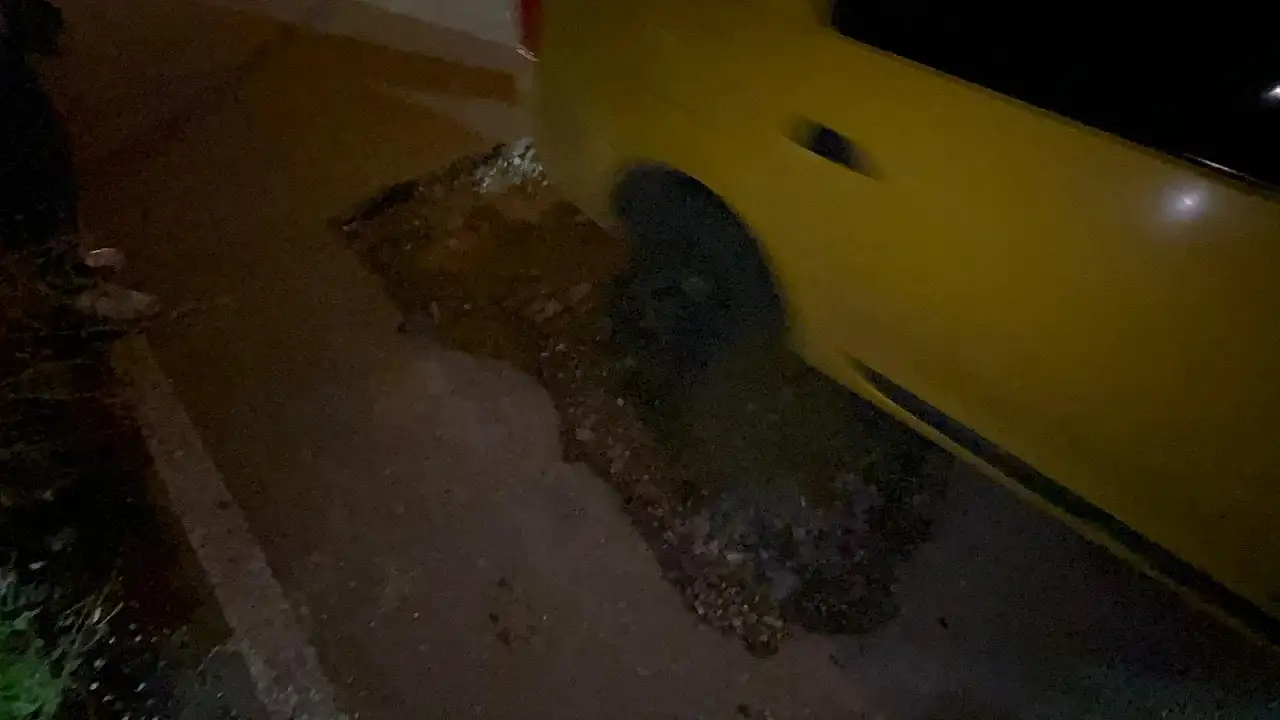 Yol değil tuzak! Cevat Şakir'te çukurlar kazaya davetiye çıkarıyor