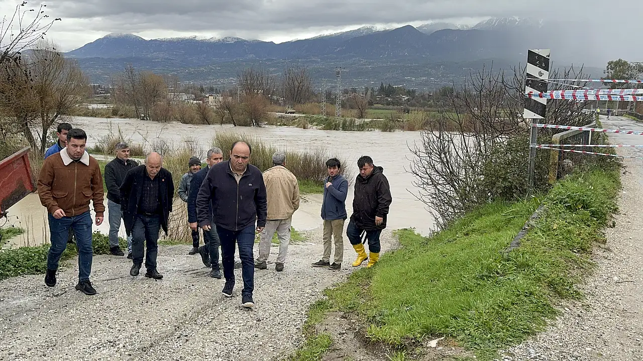 Eşen çayı taştı tarım arazileri ve hayvan barınağı sular altında kaldı