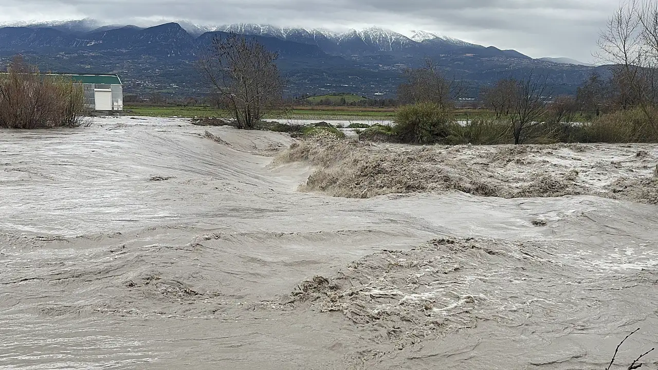 Eşen çayı taştı tarım arazileri ve hayvan barınağı sular altında kaldı