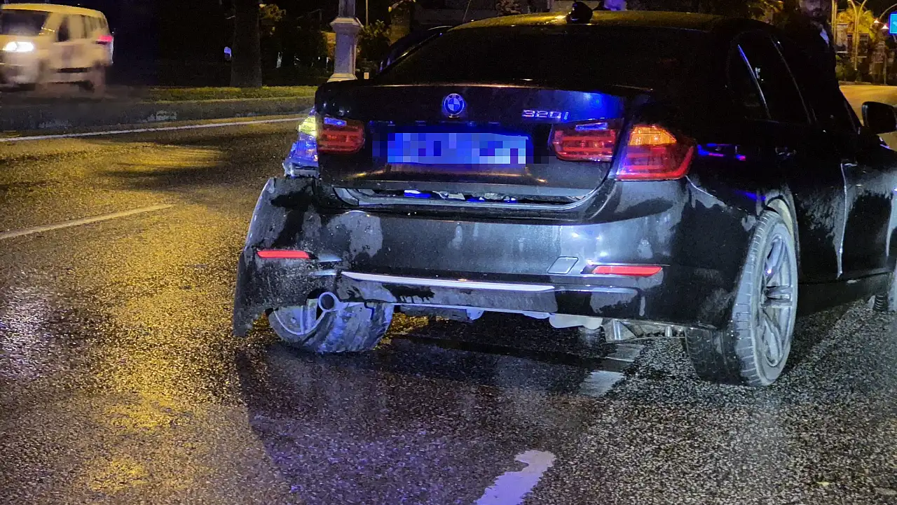 Alkollü sürücü refüje çıktı