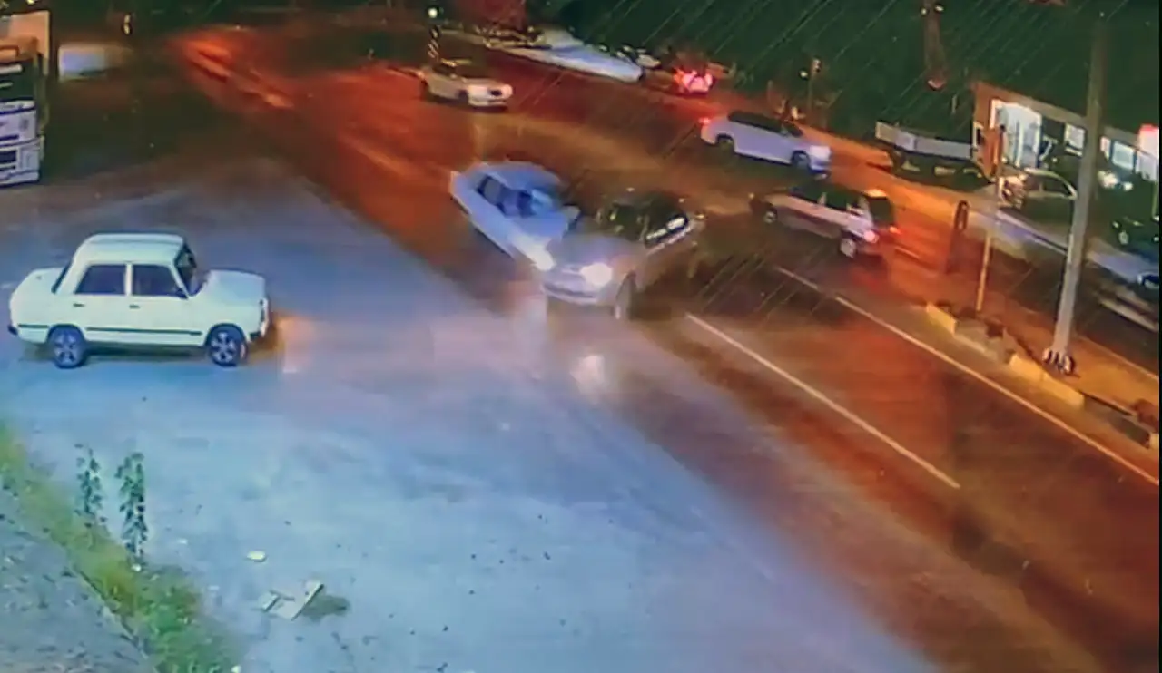 2 kişinin yaralandığı kazanın güvenlik kamera kaydı ortaya çıktı