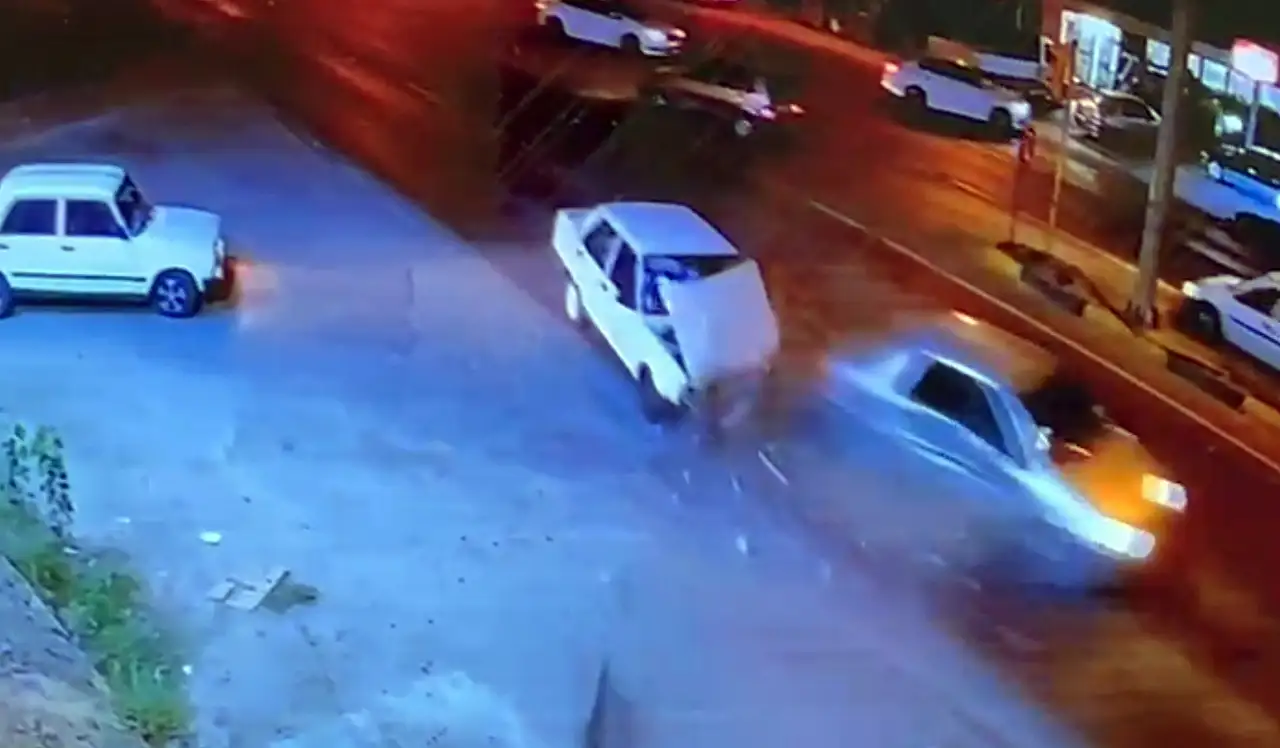 2 kişinin yaralandığı kazanın güvenlik kamera kaydı ortaya çıktı