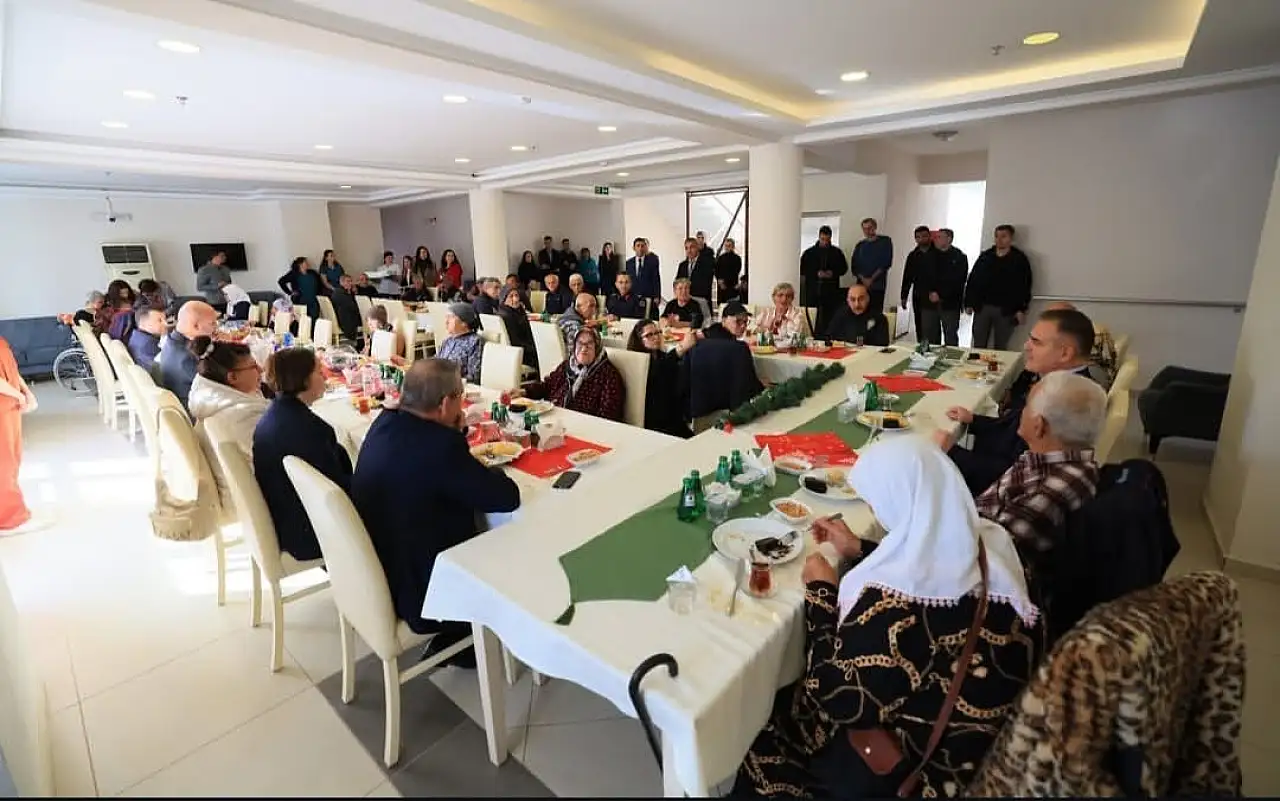 Vali Akbıyık'tan huzurevi sakinlerine yeni yıl ziyaretİ
