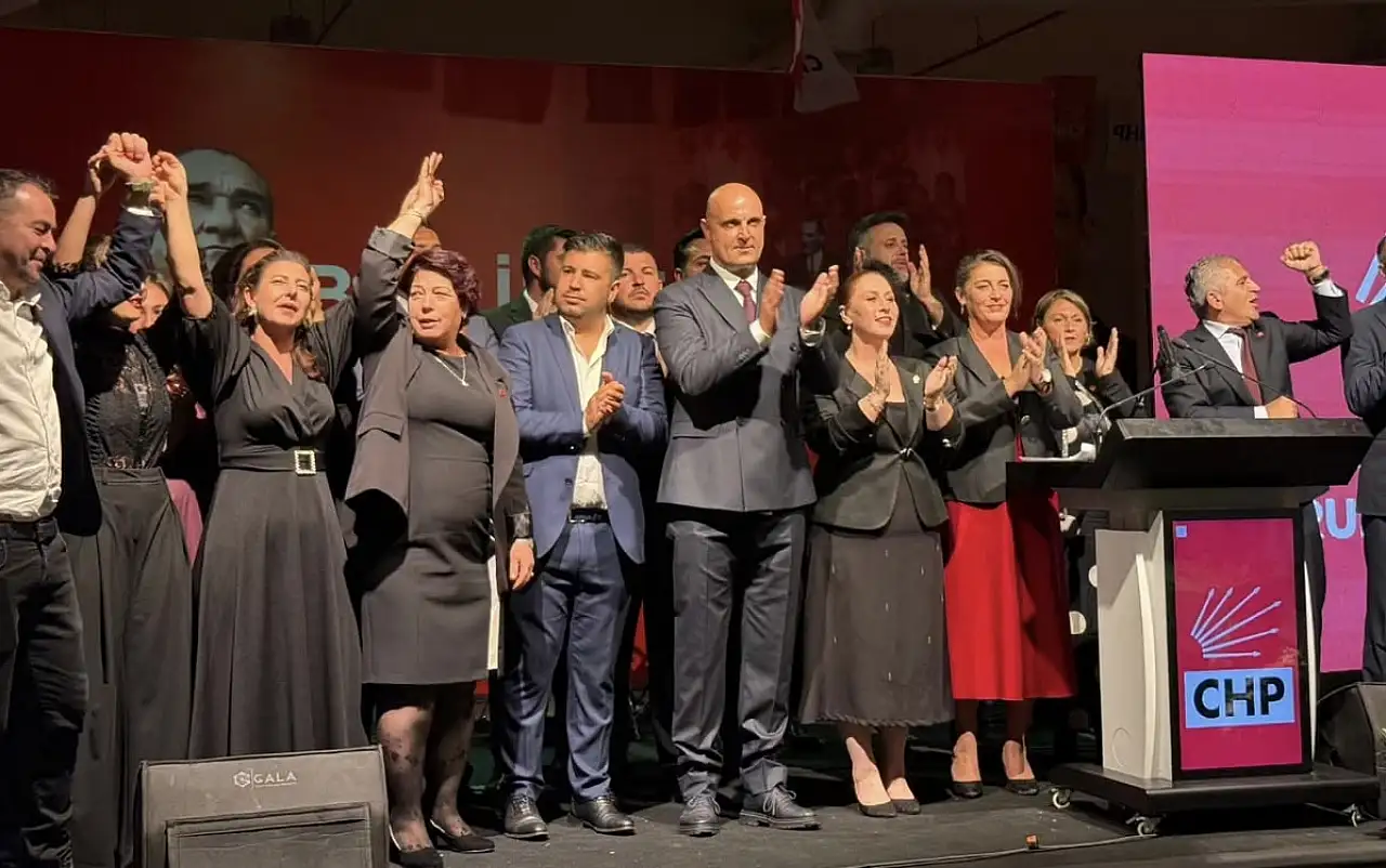 CHP'de Cumhuriyet balosu coşkusu