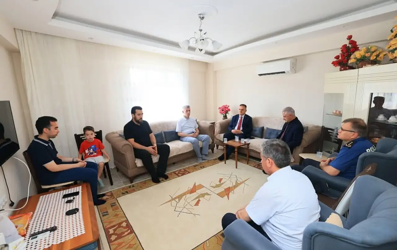 Vali Akbıyık'tan Kaymakam Sırmalı'ya taziye ziyareti