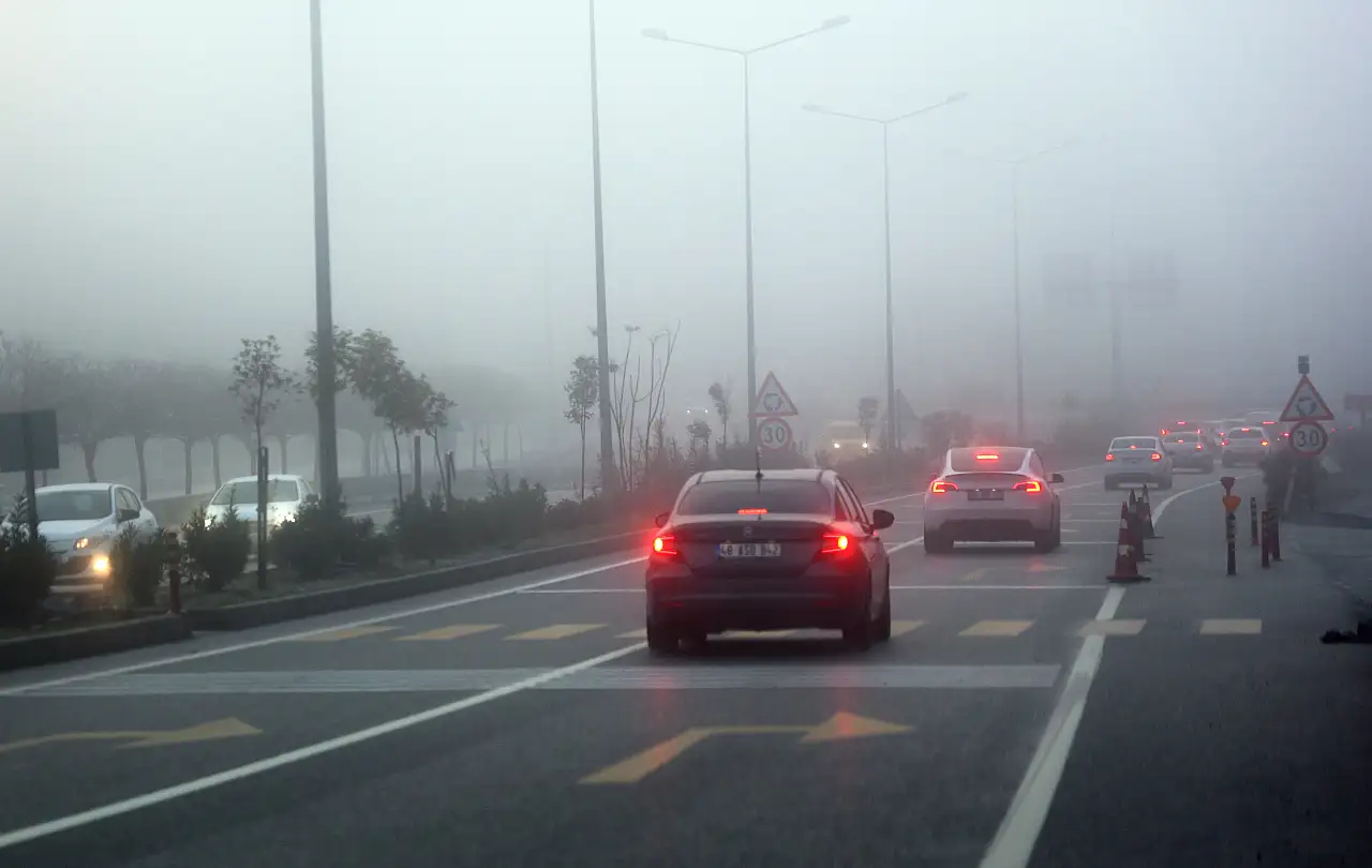 Sabah saatlerinde sis çilesi