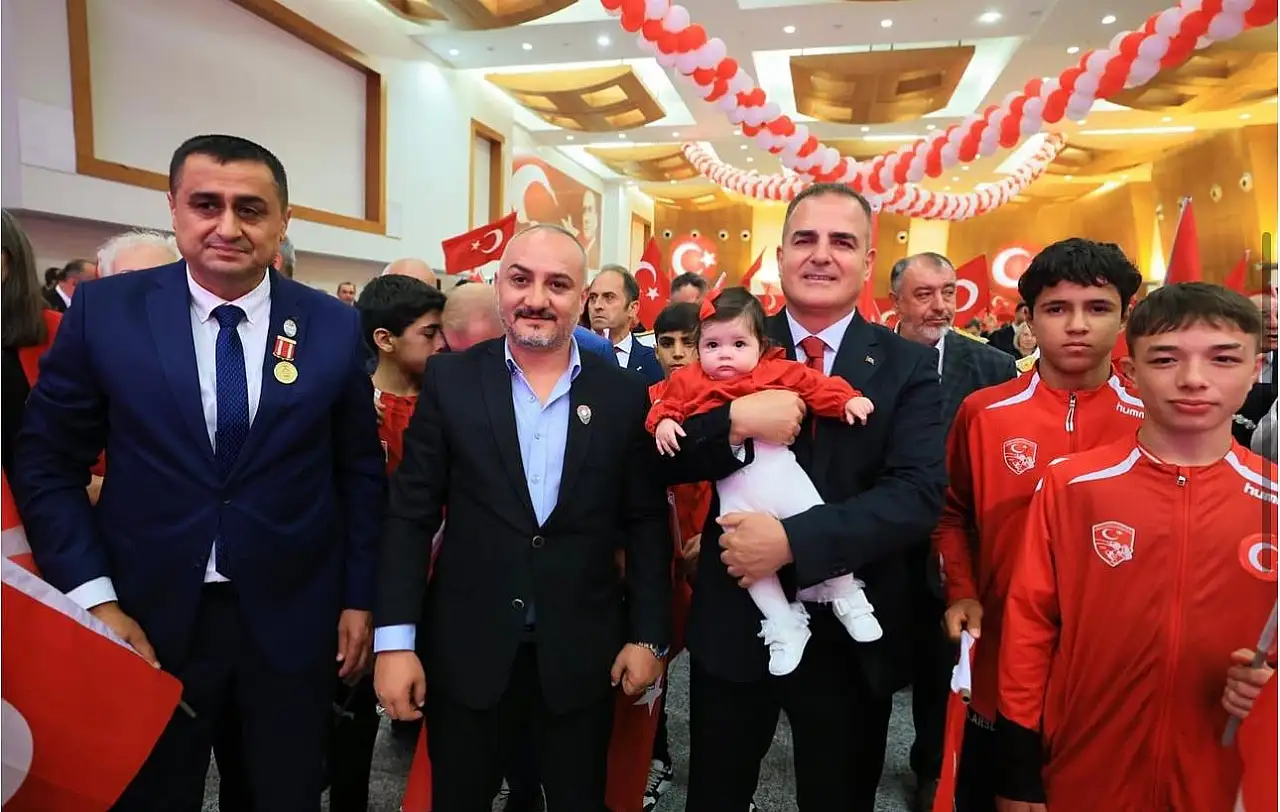 Cumhuriyet'in 102. yılına Vali Akbıyık'tan görkemli resepsiyon