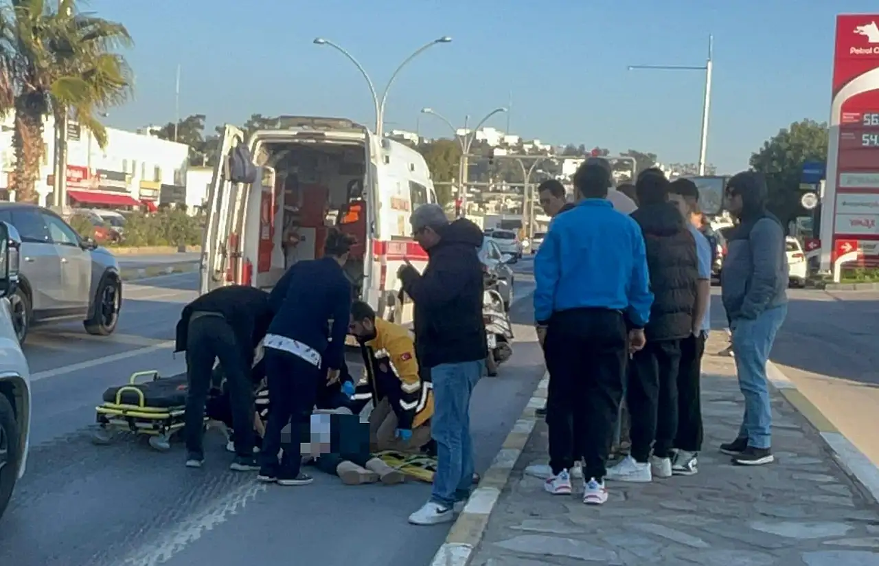 Karşıdan karşıya geçen yayaya motosiklet çarptı