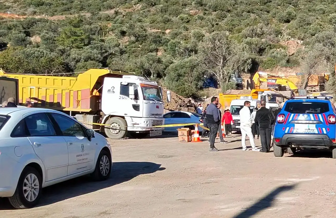 Kamyon şoförü çalıştığı araçta ölü bulundu