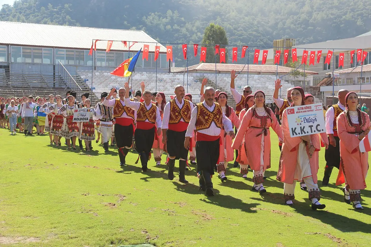Kaymakam Akkaya'dan Zeybek Gösterisi