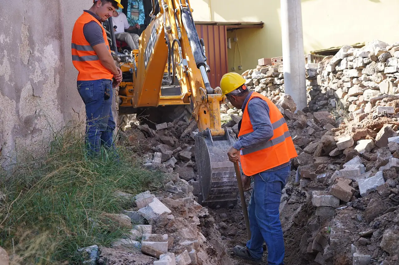 40 yıllık içme suyu hattı yenileniyor