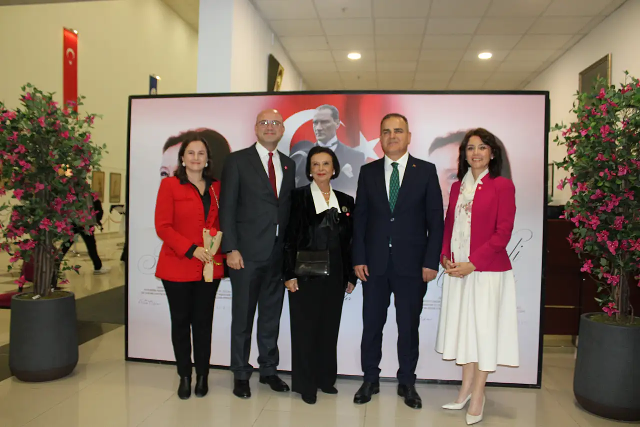 Vali Hanım seyirciyle buluştu