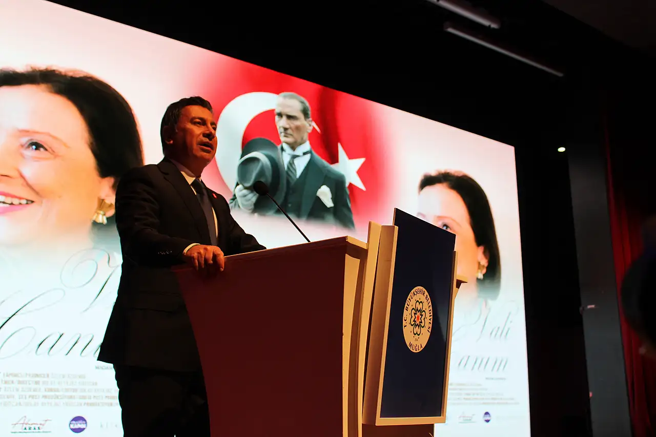 Vali Hanım seyirciyle buluştu