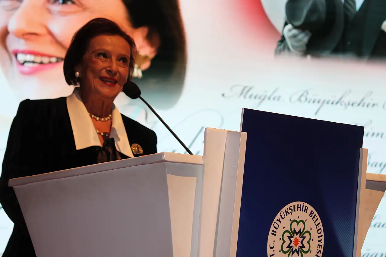 Vali Hanım seyirciyle buluştu