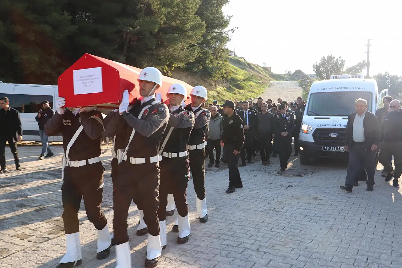 Emekli emniyet müdürü dualarla toprağa verildi