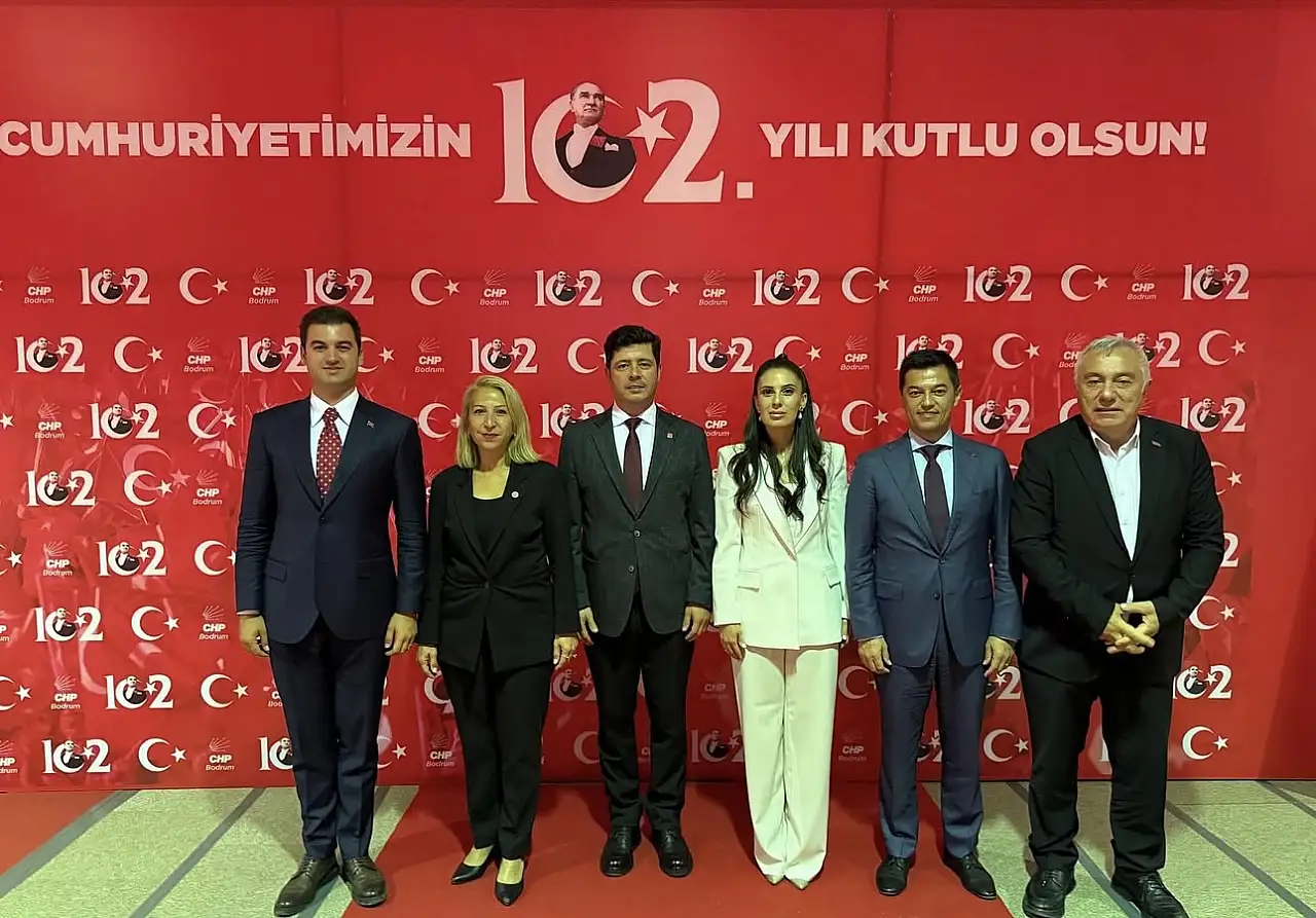 CHP'de Cumhuriyet balosu coşkusu