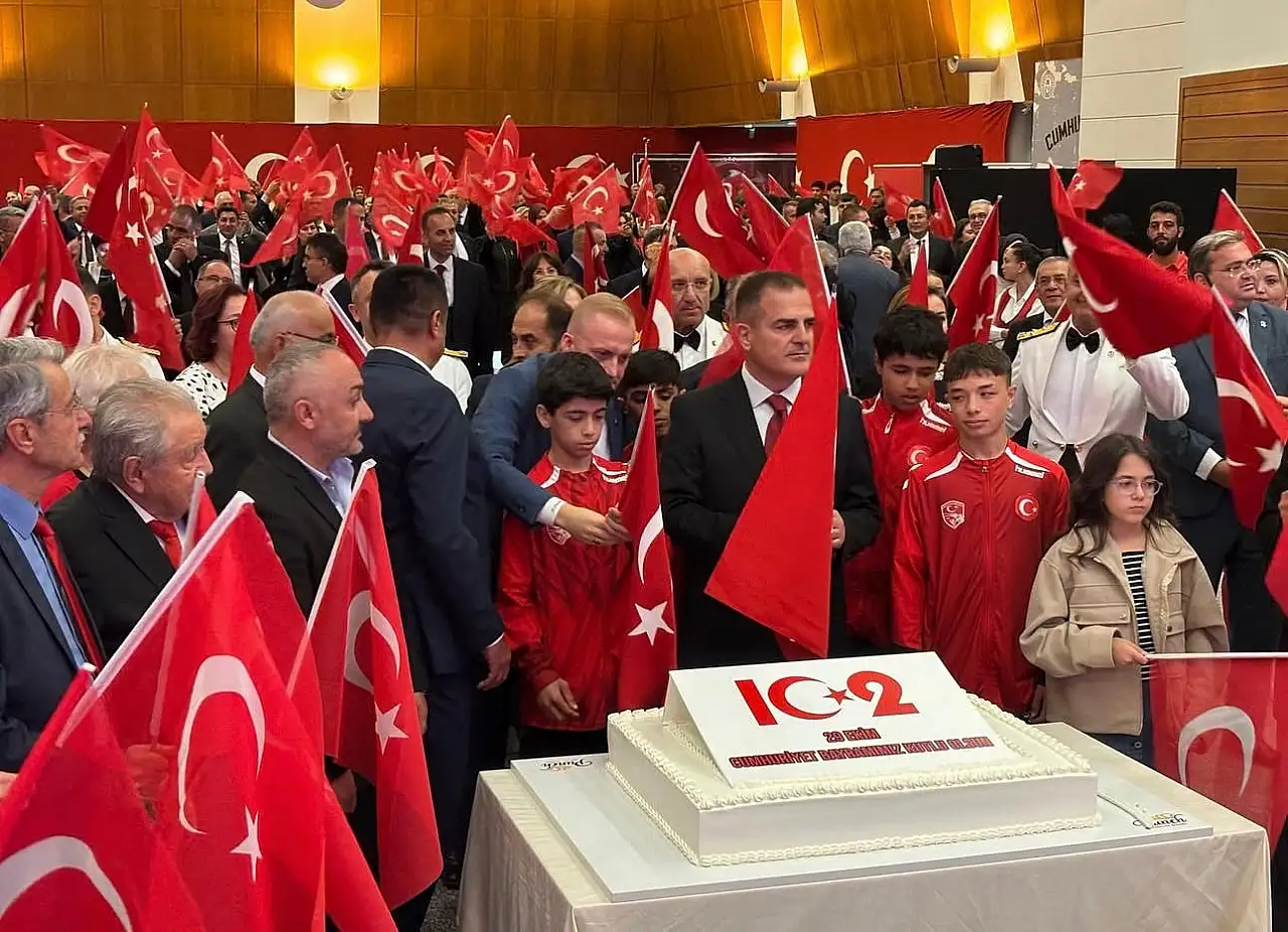 Cumhuriyet'in 102. yılına Vali Akbıyık'tan görkemli resepsiyon