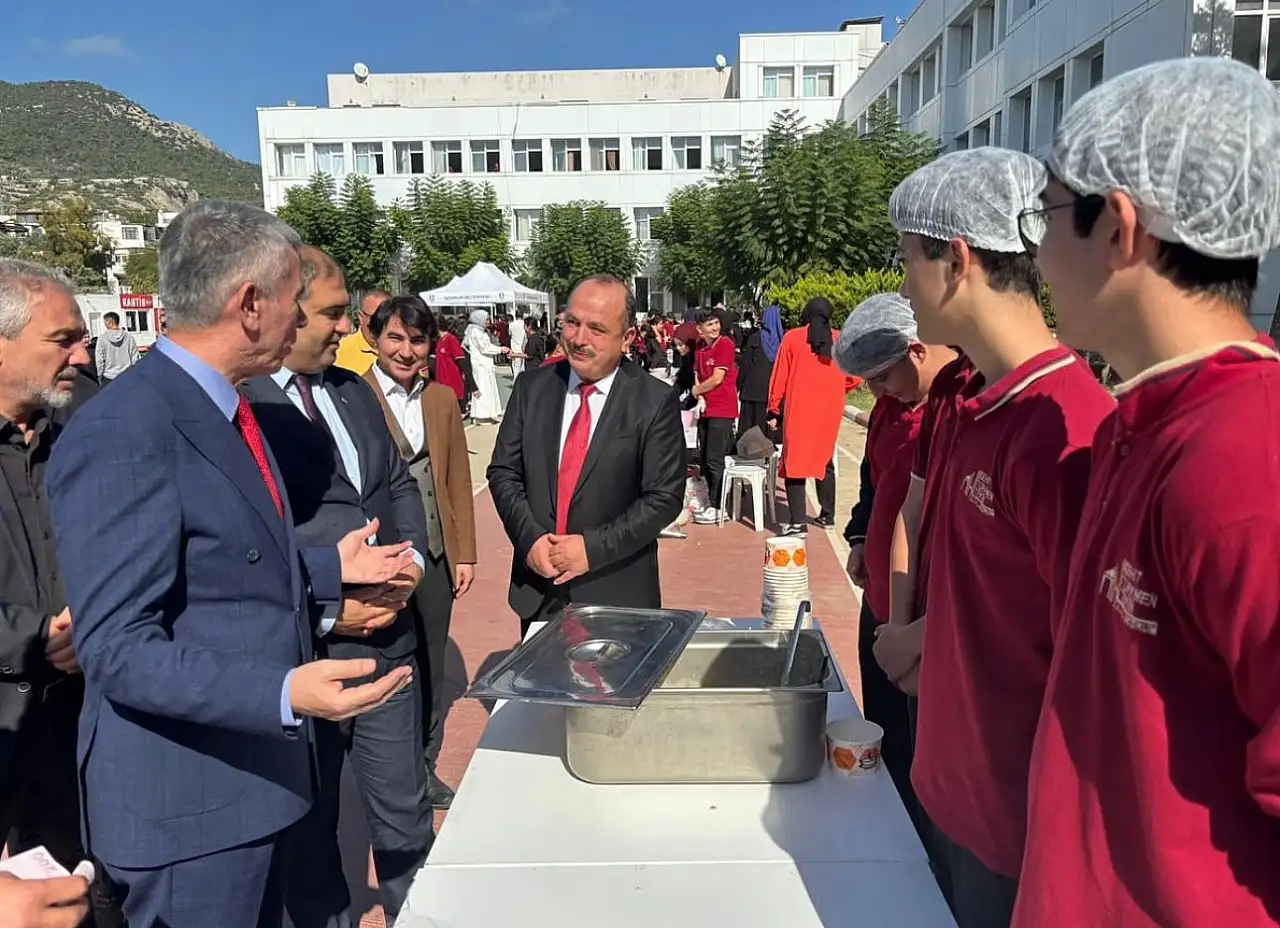 Öğrenciler Gazze için kolları sıvadı