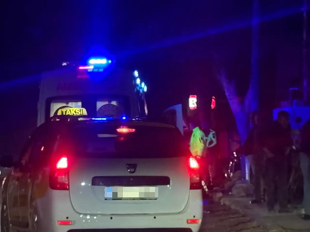 Motosikletler kafa kafaya çarpıştı: 2 yaralı