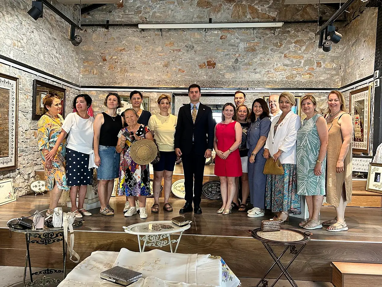 Kursiyerlerin sergisine başkan ilgisi