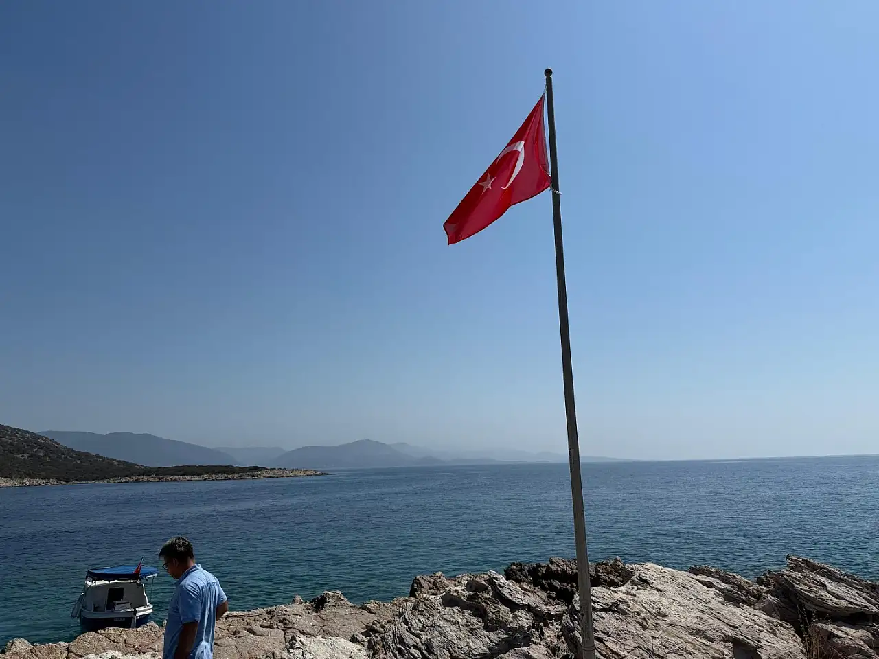 Belediyeden bayrak yenileme çalışmaları