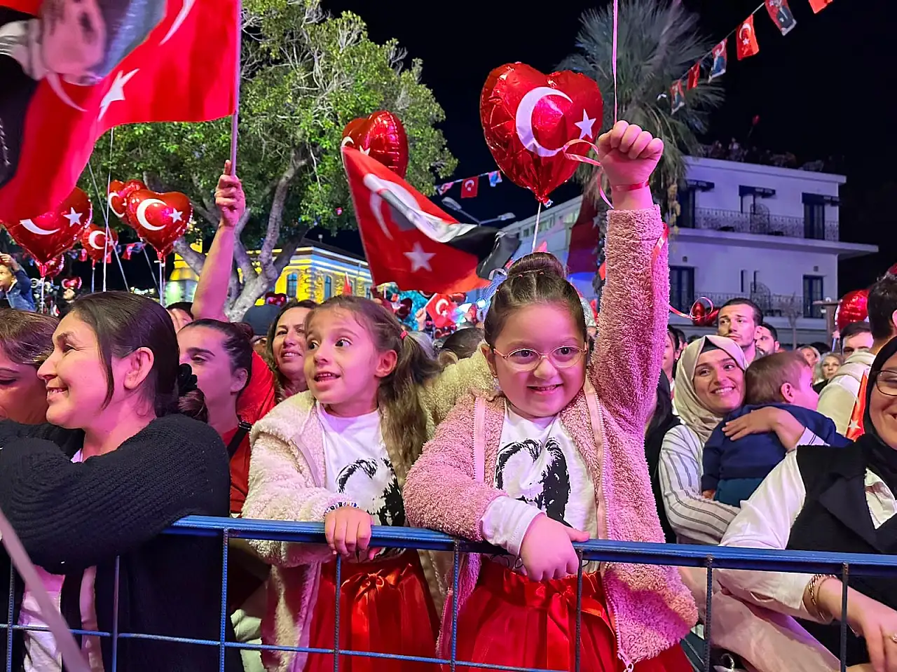 Bodrum'da Cumhuriyet coşkusu Fettah Can konseri büyüledi