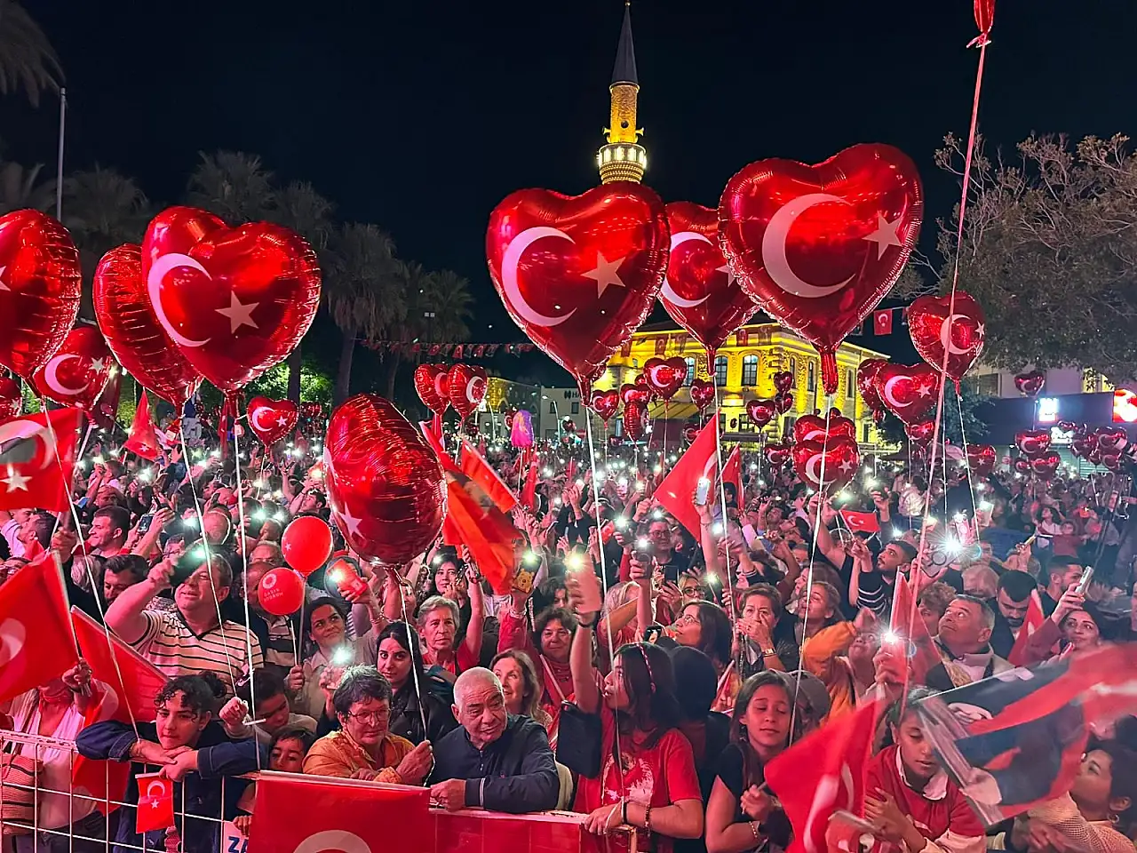 Bodrum'da Cumhuriyet coşkusu Fettah Can konseri büyüledi