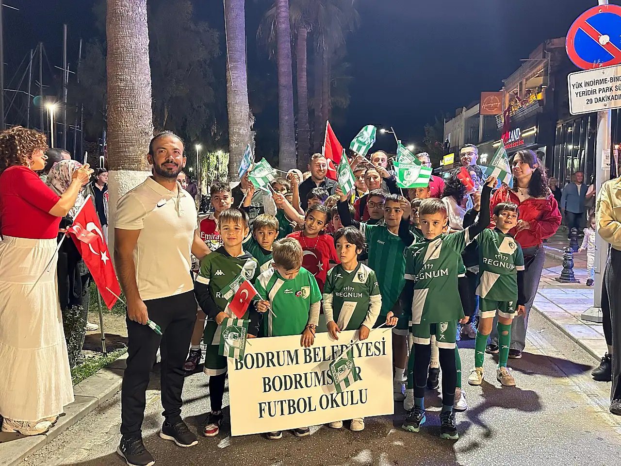 Bodrum'da Cumhuriyet coşkusu Fettah Can konseri büyüledi