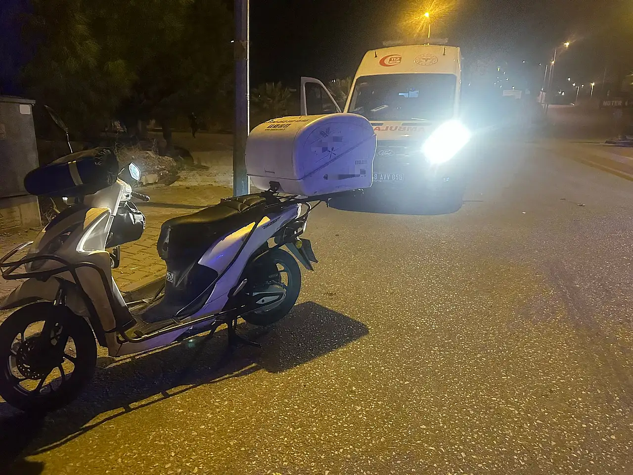 Gazderesinde motorsiklet kazası kurye yaralandı