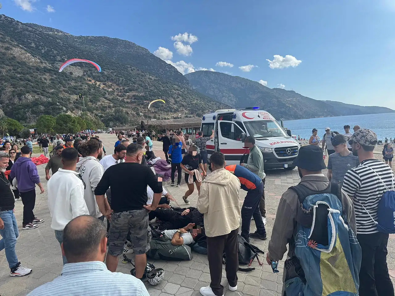 Yamaç paraşütleri havada çarpıştı  3 yaralı