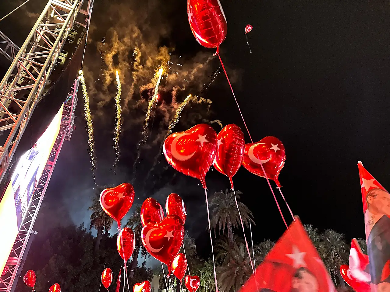 Bodrum'da Cumhuriyet coşkusu Fettah Can konseri büyüledi