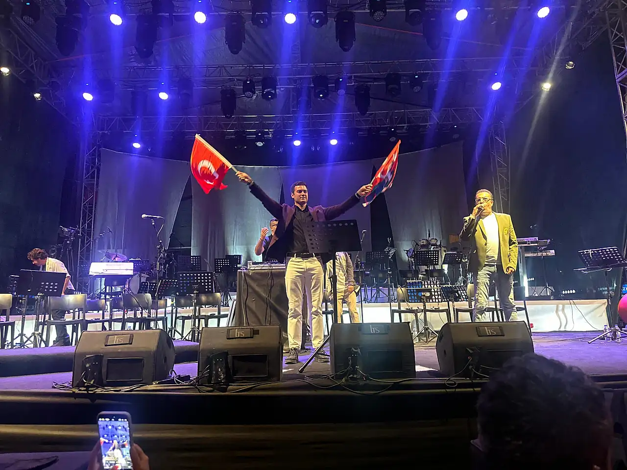 Bodrum'da Cumhuriyet coşkusu Fettah Can konseri büyüledi