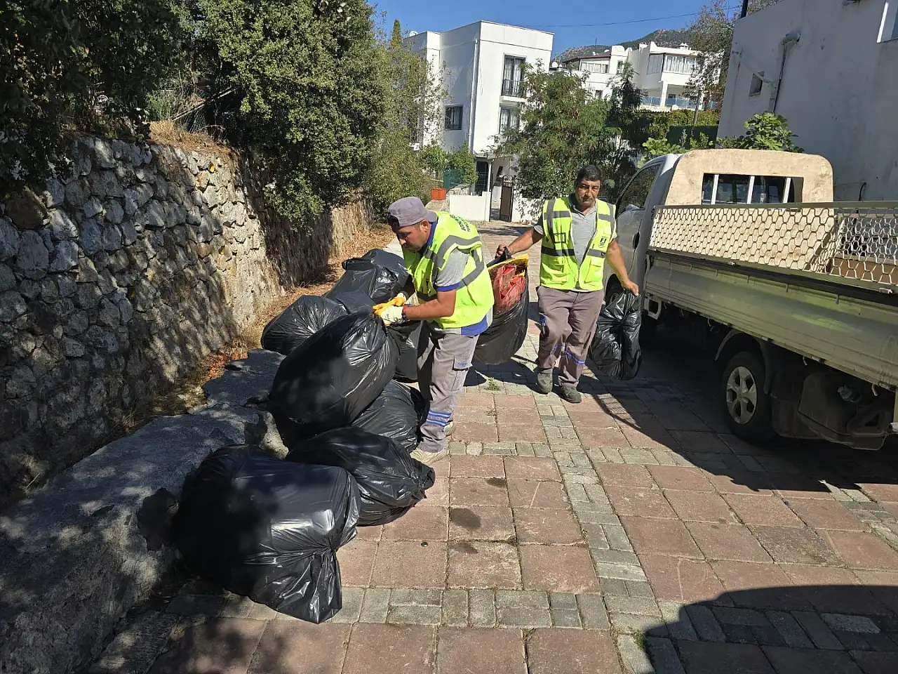 Belediye ekiplerinden derelerde temizlik çalışmaları !