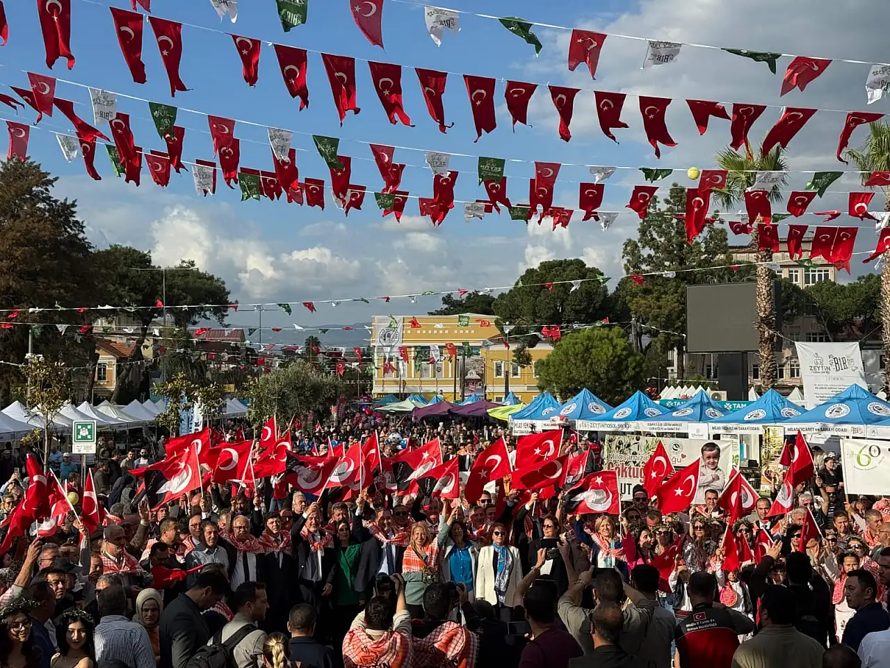 11. Milas Zeytin Hasat Şenliği renkli görüntülerle başladı