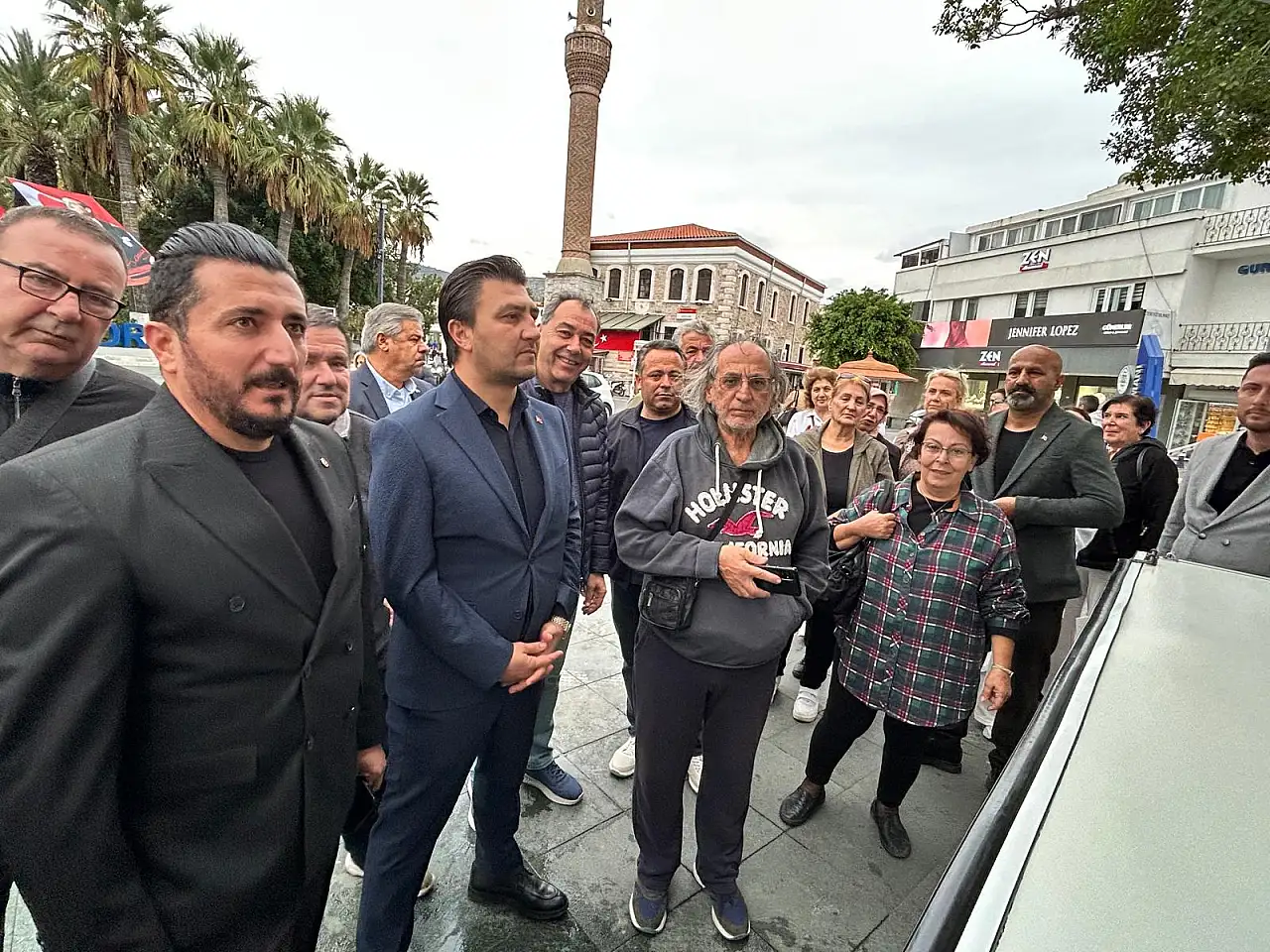 Bodrum belediye meydanı'nda şehitler için lokma dağıtıldı