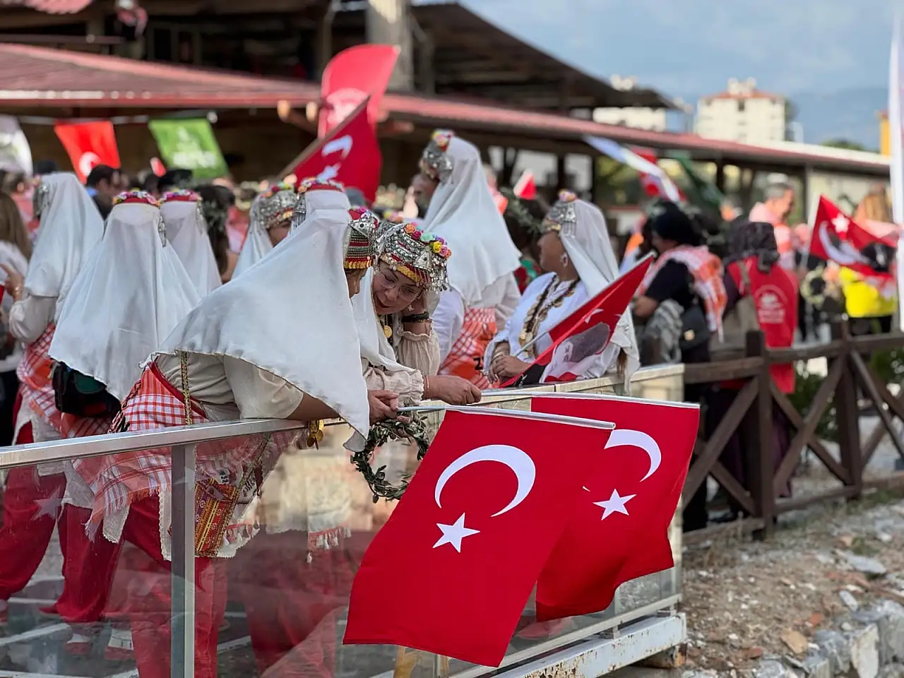 11. Milas Zeytin Hasat Şenliği renkli görüntülerle başladı