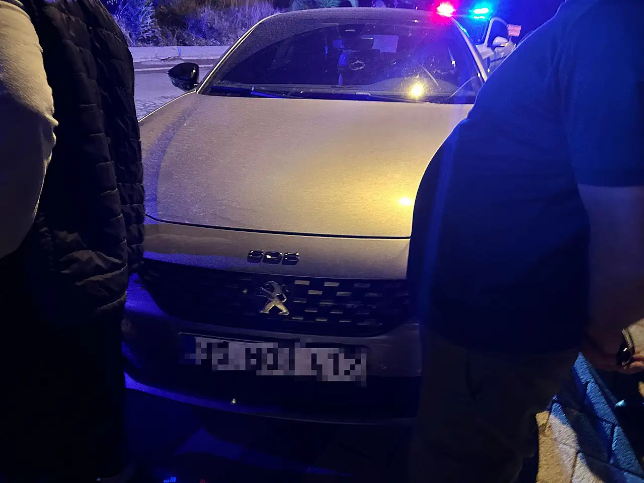 Kapısının önünde kaza geçirdi