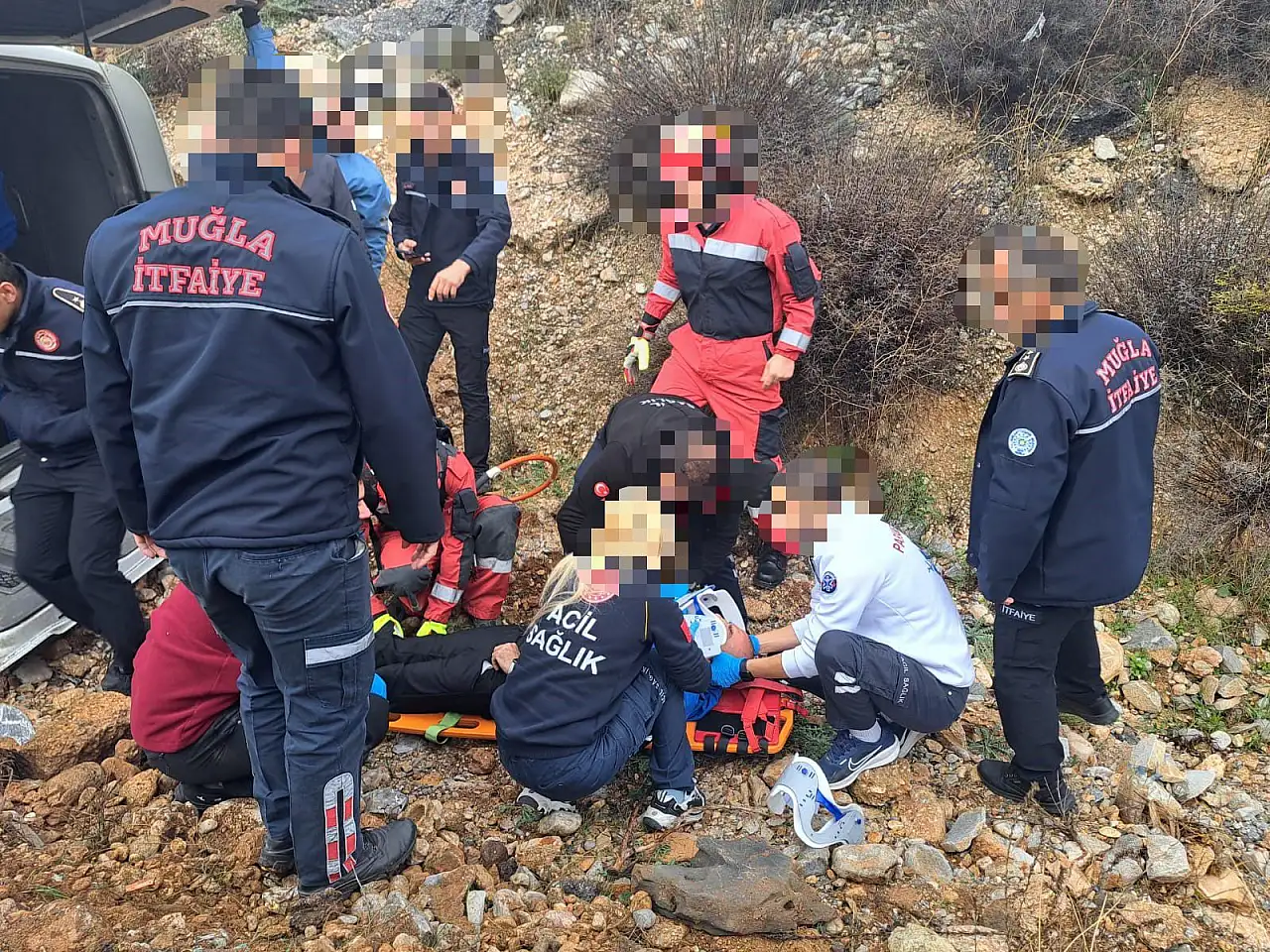 Yolcu minibüsü devrildi 13 yaralı