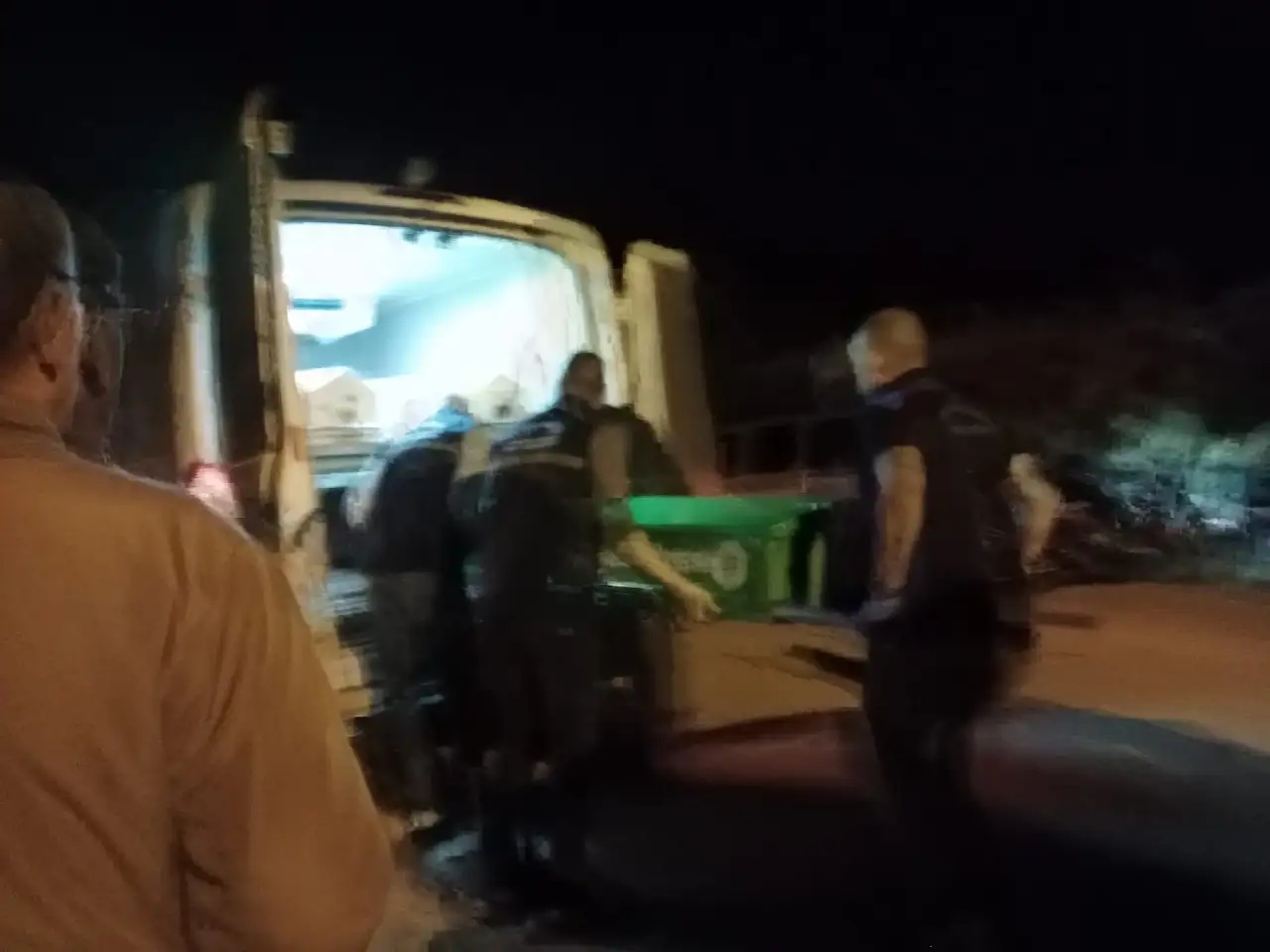 Yaşlı adam evinde silahla vurulmuş halde bulundu