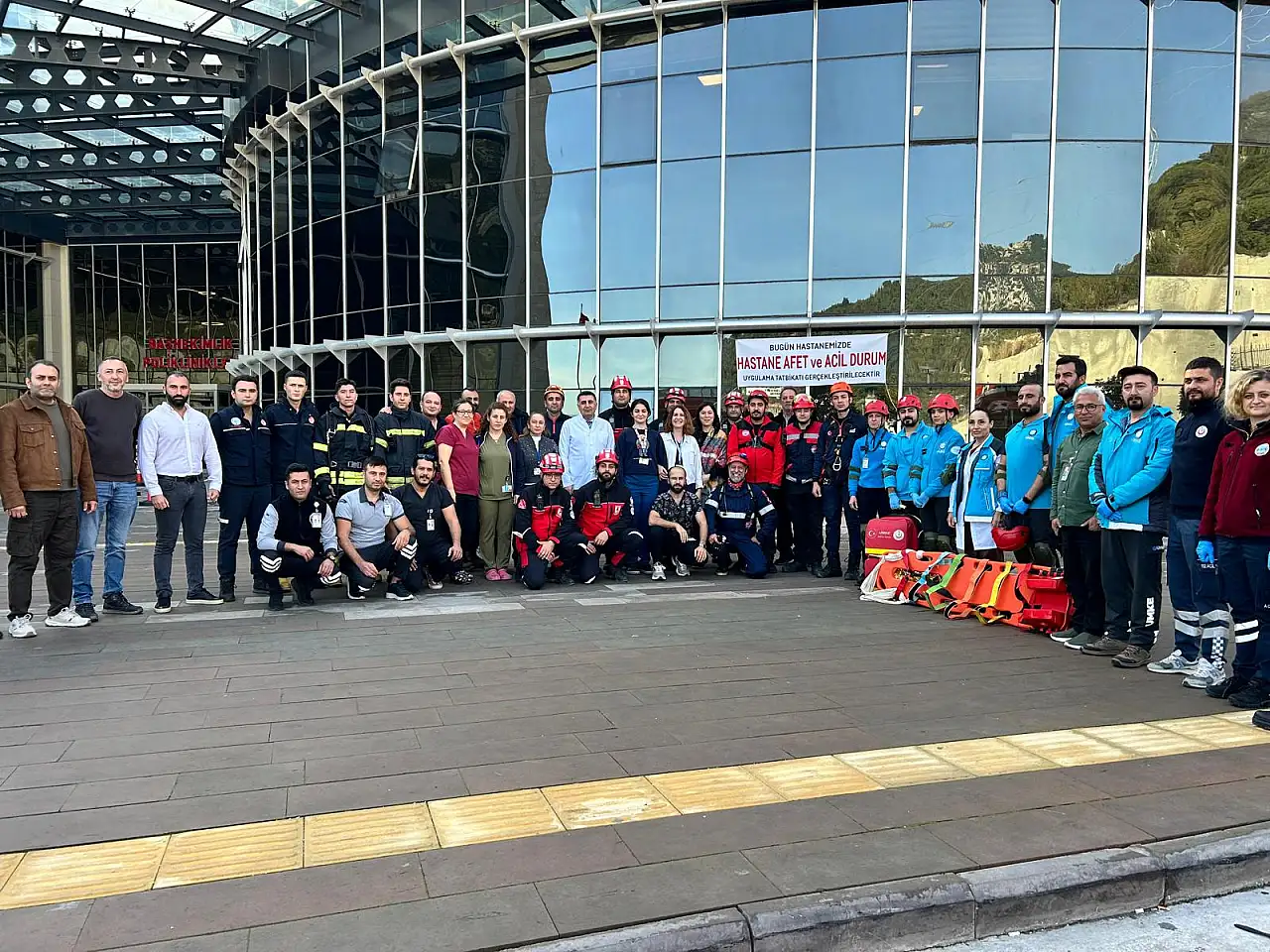 Bodrum Devlet Hastanesi'nde deprem ve yangın senaryolu tatbikat gerçekleştirildi: ekipler afet anlarına hazırlıklarını pekiştirdi
