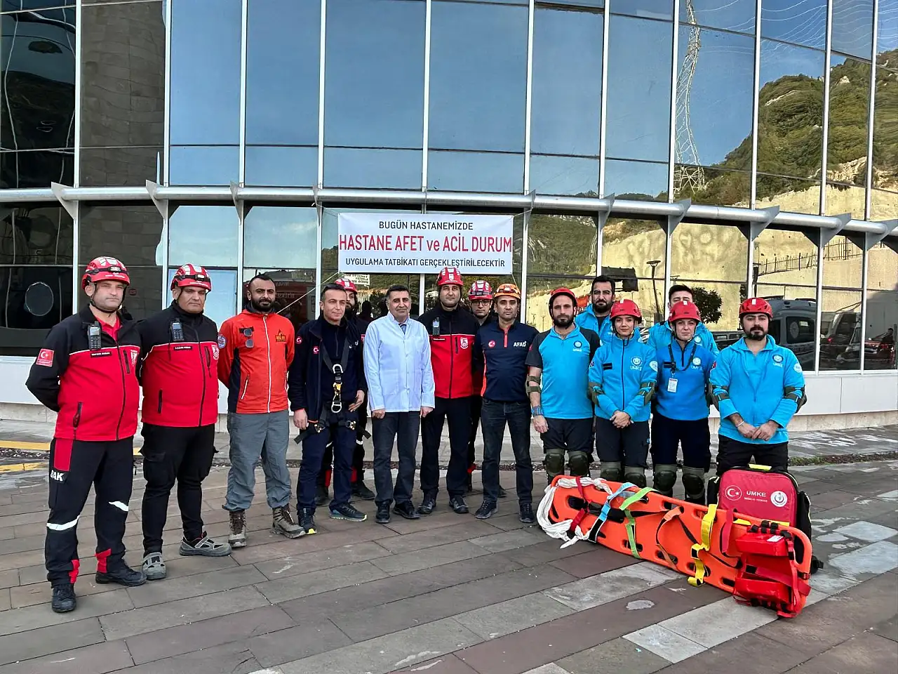 Bodrum Devlet Hastanesi'nde deprem ve yangın senaryolu tatbikat gerçekleştirildi: ekipler afet anlarına hazırlıklarını pekiştirdi