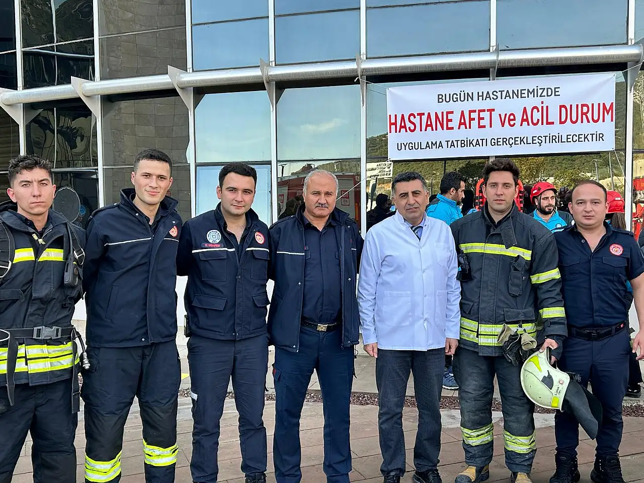 Bodrum Devlet Hastanesi'nde deprem ve yangın senaryolu tatbikat gerçekleştirildi: ekipler afet anlarına hazırlıklarını pekiştirdi