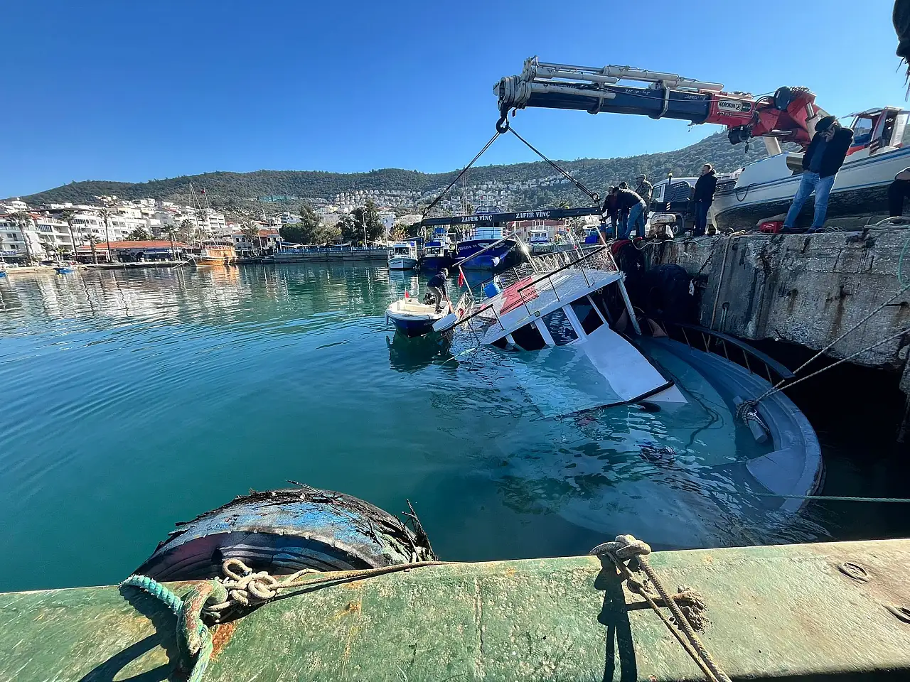 Kuvvetli rüzgar tekney