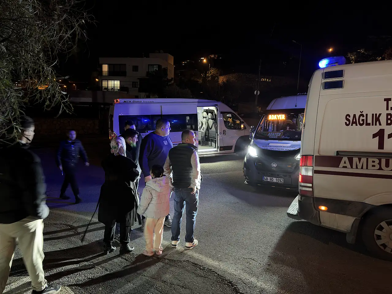 El freni boşalan araç minibüse çarptı 2 yolcu yaralandı